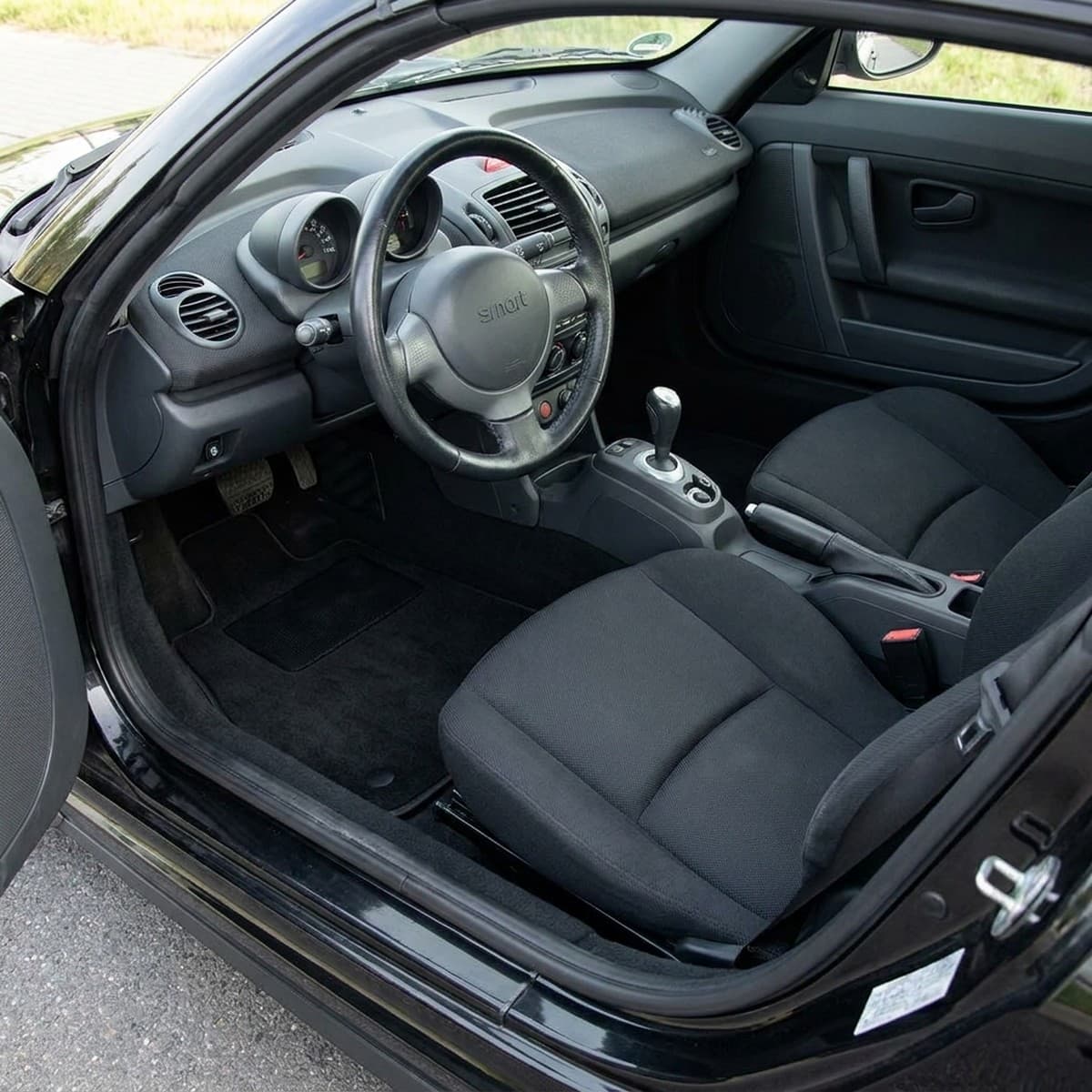 Tappetini in moquette Astro montati su Smart Roadster (2007-2014)