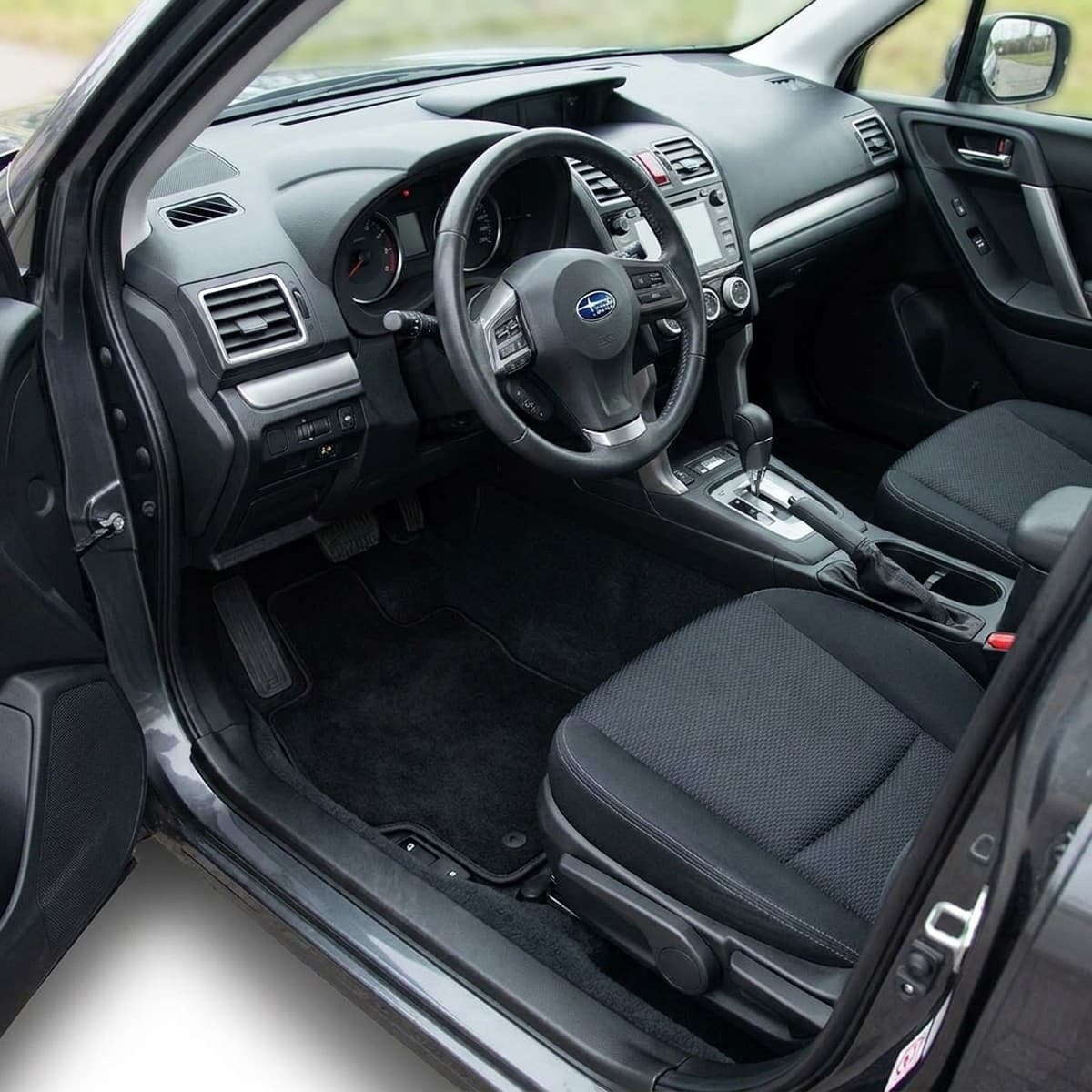 Tappetini in moquette Astro montati su Subaru Forester (2013-)