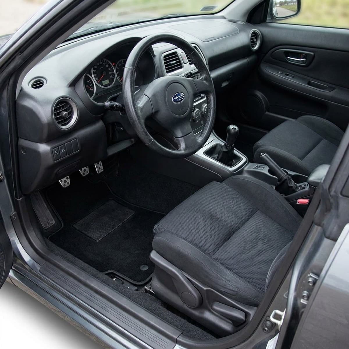 Tappetini in moquette Astro montati su Subaru Impreza 5 porte (2001-2010)