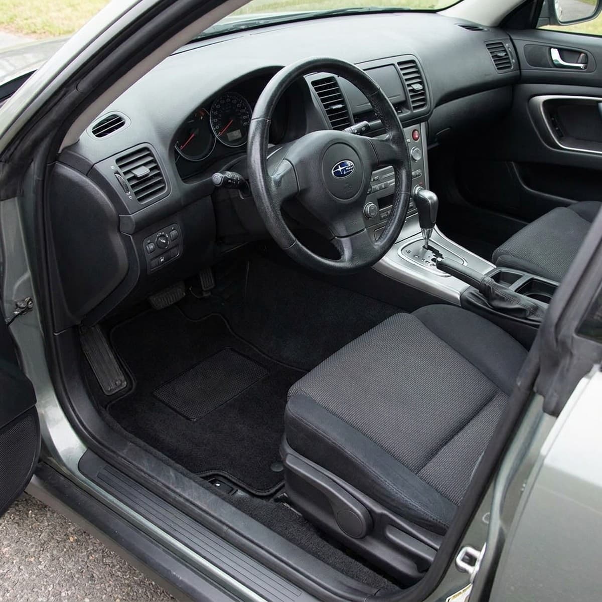 Tappetini in moquette Astro montati su Subaru Outback (2000-2008)