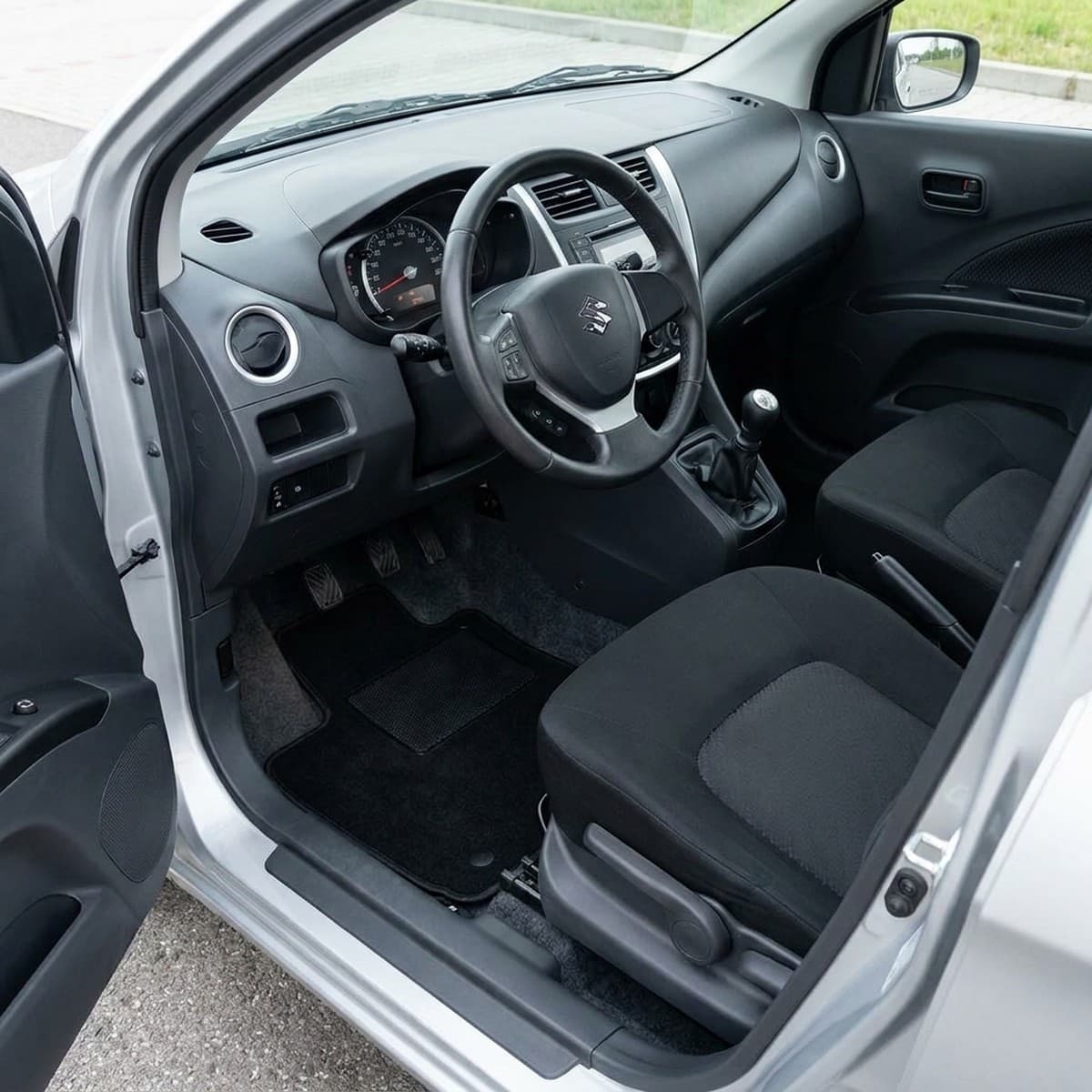Tappetini in moquette Astro montati su Suzuki Celerio (2014-)