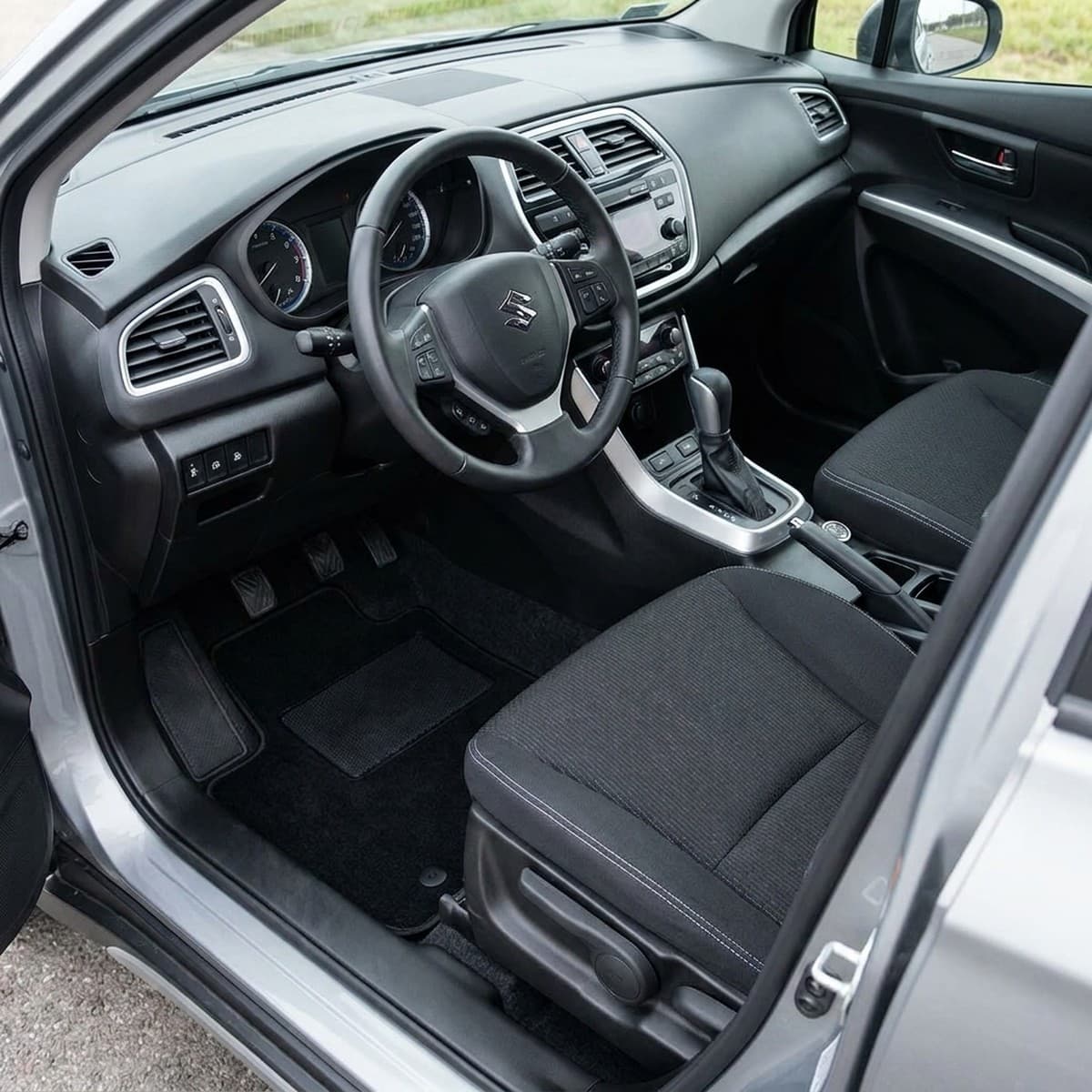 Tappetini in moquette Astro montati su Suzuki S-Cross (2013-)