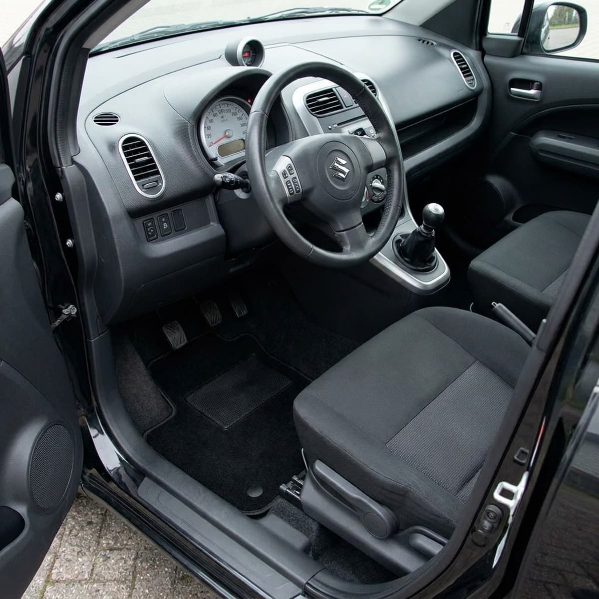Tappetini in moquette Astro montati su Suzuki Splash (2008-)