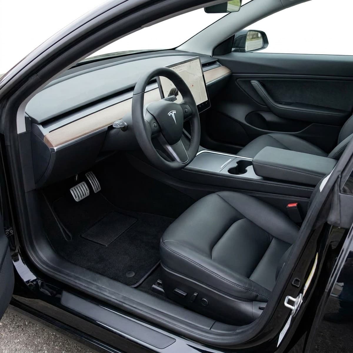 Tappetini in moquette Astro montati su Tesla Model 3 (2019-)