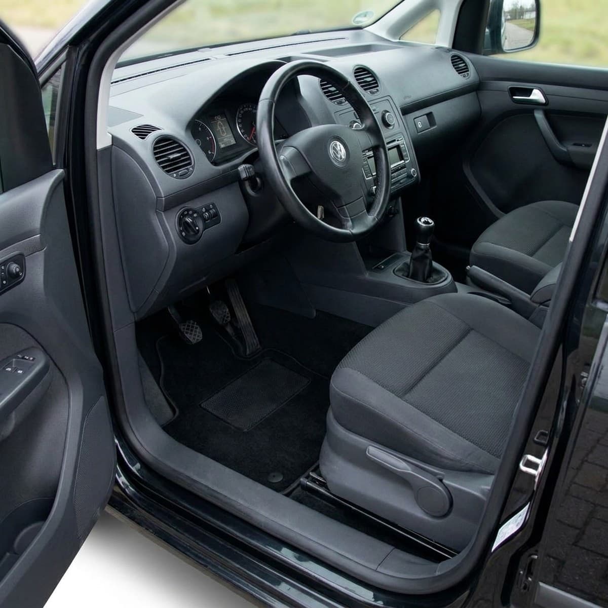 Tappetini in moquette Astro montati su Volkswagen Caddy 5 posti (2004-2012)
