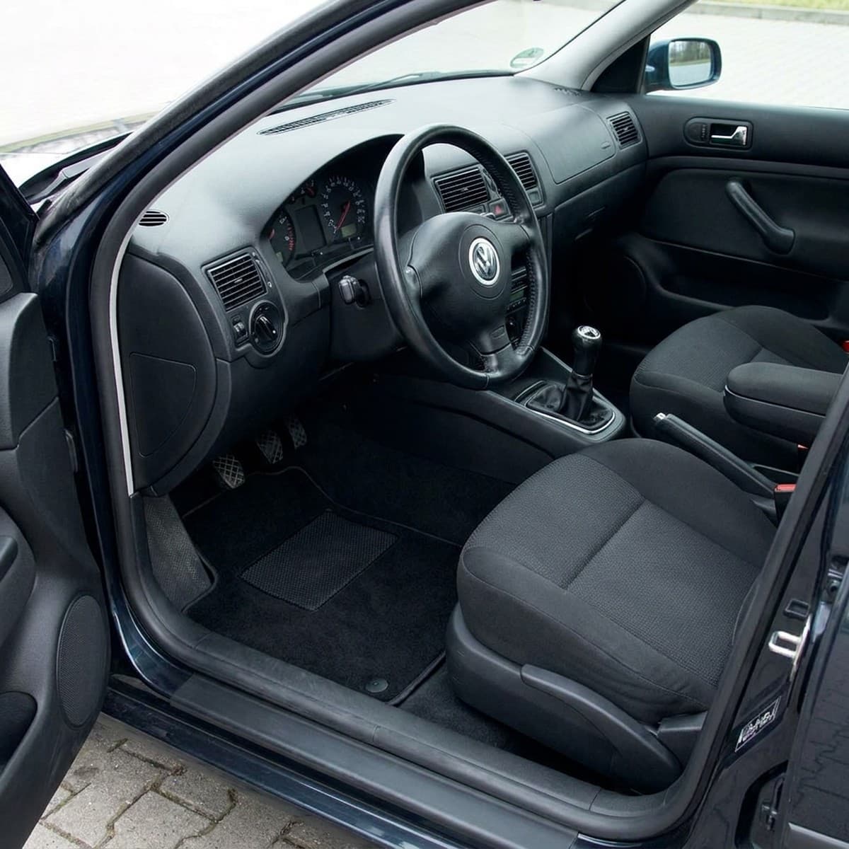 Tappetini in moquette Astro montati su Volkswagen Golf IV Variant (1999-2006)