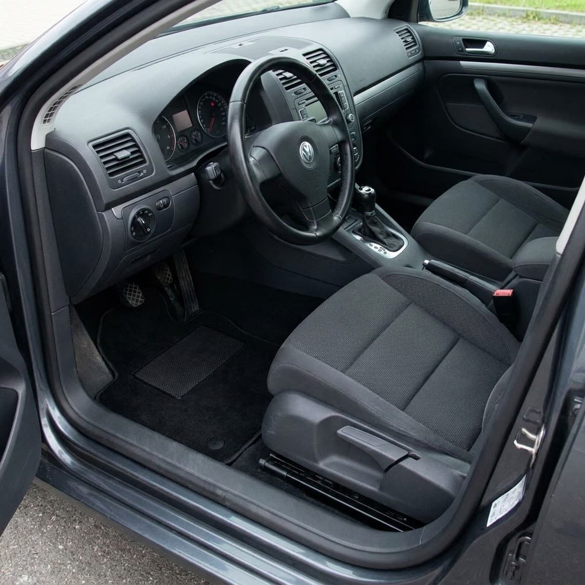 Tappetini in moquette Astro montati su Volkswagen Golf V Variant (2007-2009)