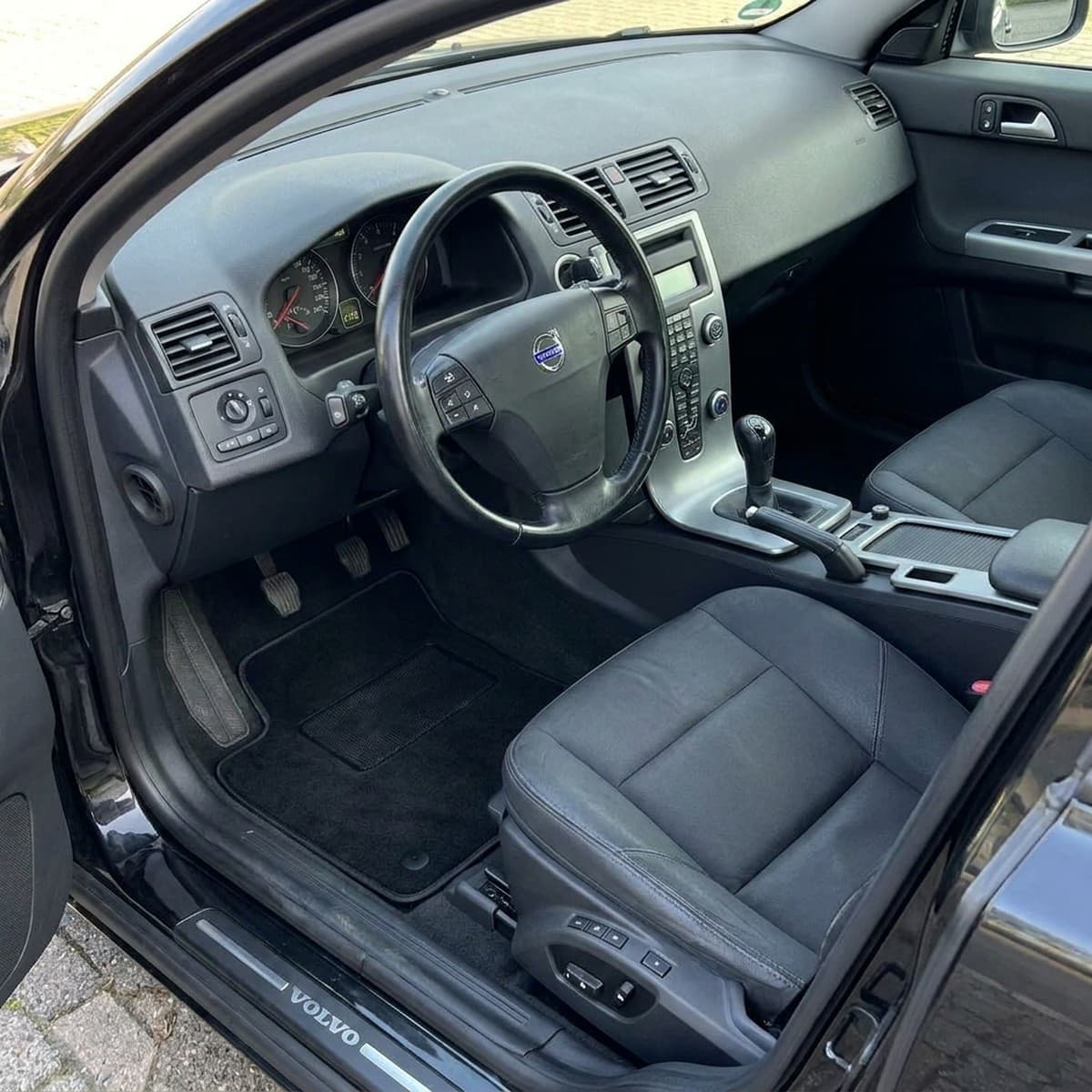 Tappetini in moquette Astro montati su Volvo V50 (2004-)