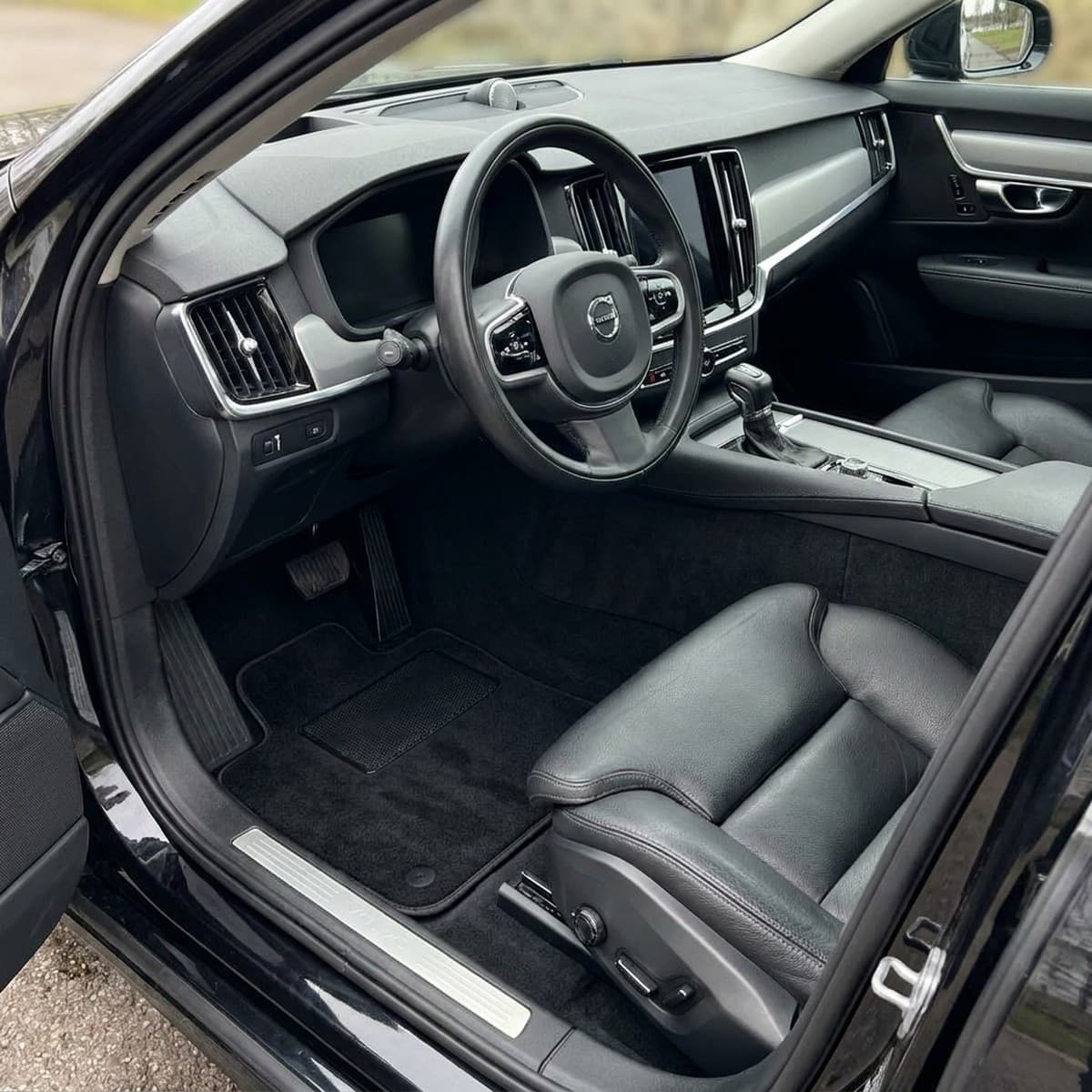 Tappetini in moquette Astro montati su Volvo V90 SW (2016-)