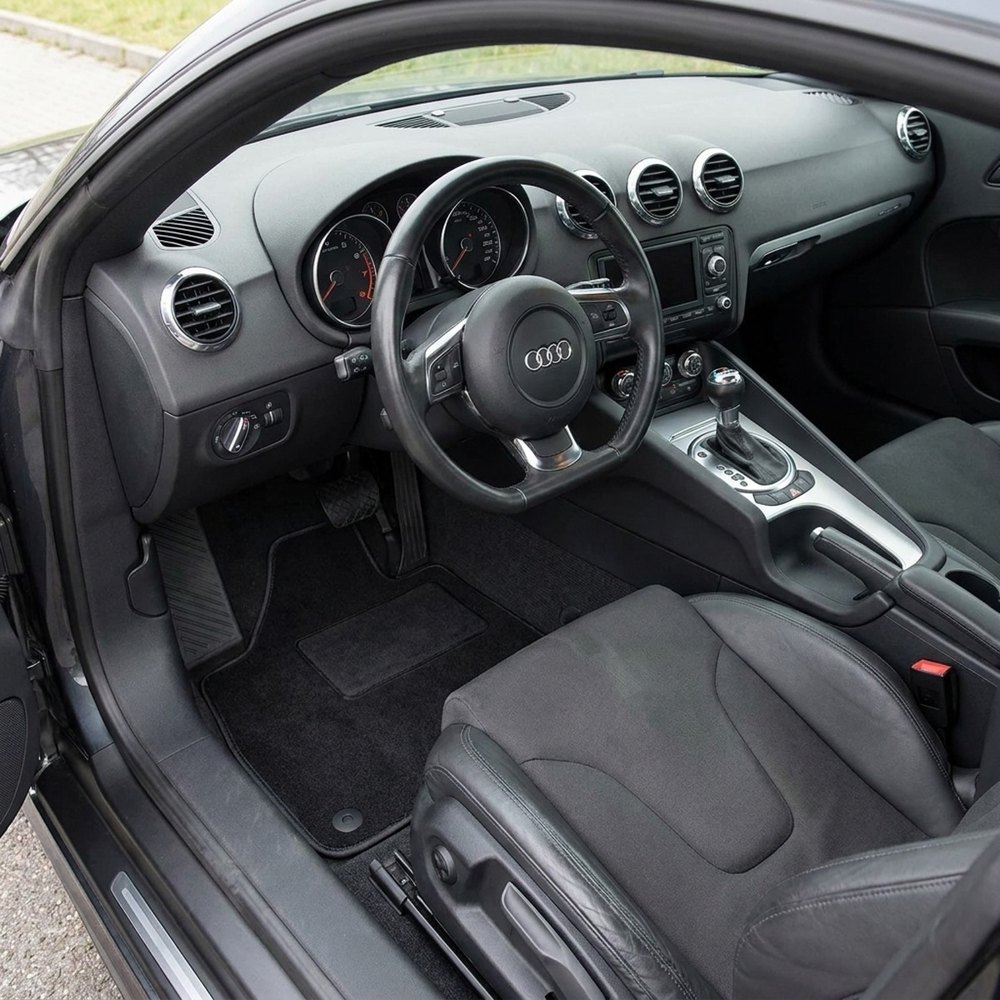 Tappetini in moquette Astro montati su Audi TT Coupé/Cabrio (2006-2014)