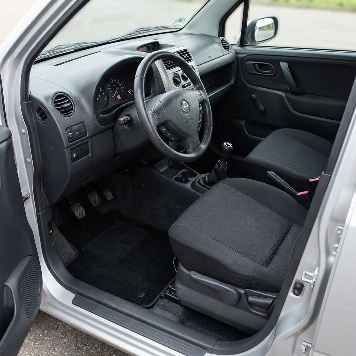 Tappetini in moquette Astro montati su Opel Agila (2000-2008)