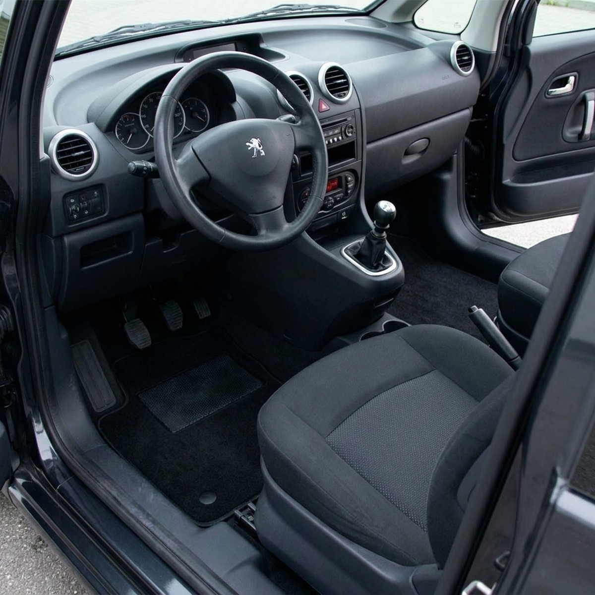 Tappetini in moquette Astro montati su Peugeot 1007 (2005-2010)