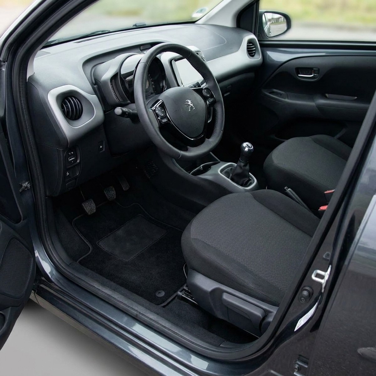 Tappetini in moquette Astro montati su Peugeot 108 (2018-)