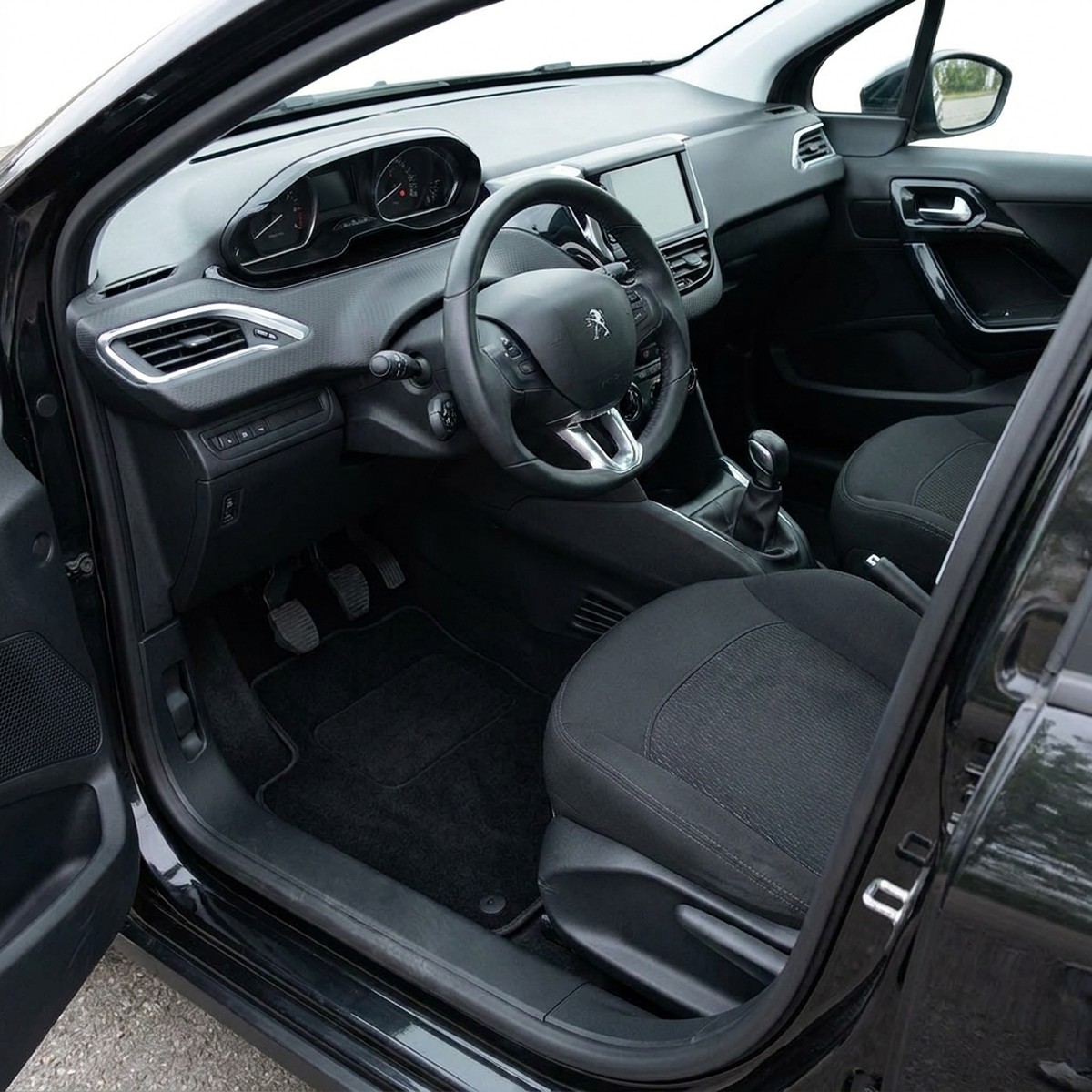 Tappetini in moquette Astro montati su Peugeot 2008 (2013-2019)