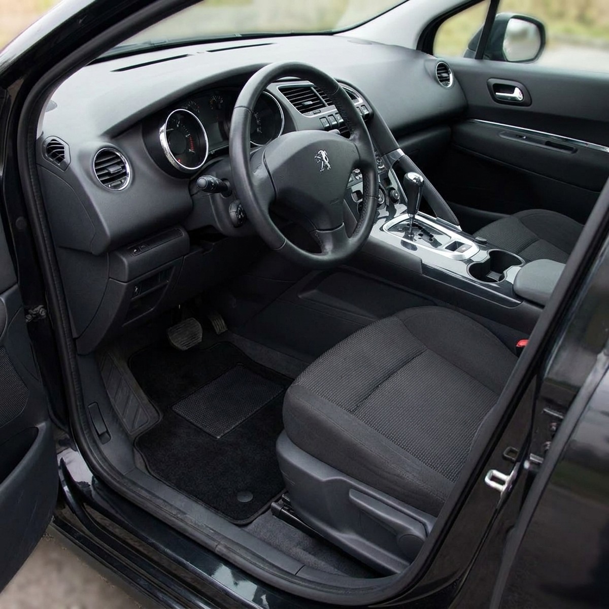 Tappetini in moquette Astro montati su Peugeot 3008 (2009-2016)