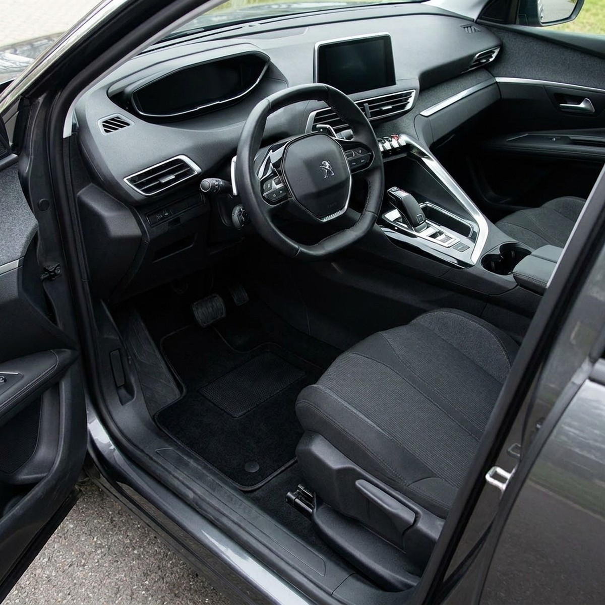 Tappetini in moquette Astro montati su Peugeot 3008 (2017-2021)