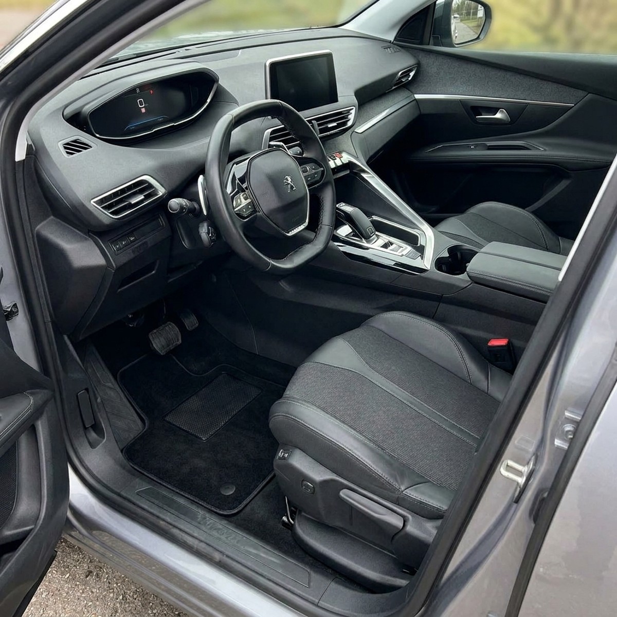 Tappetini in moquette Astro montati su Peugeot 3008 (2022-)