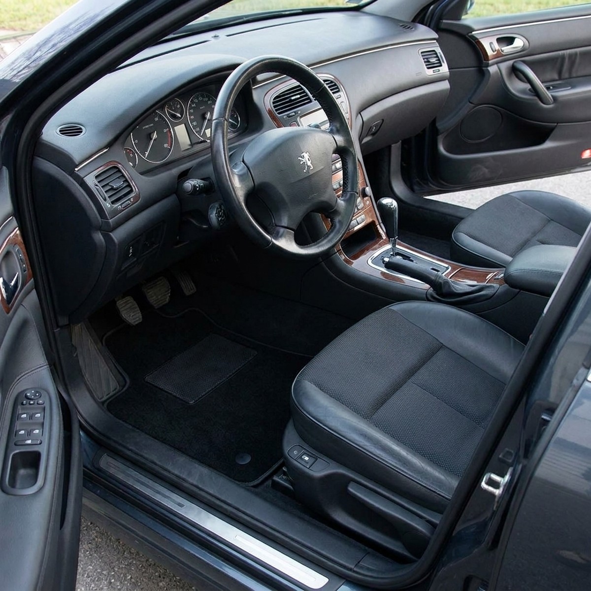 Tappetini in moquette Astro montati su Peugeot 607 (2000-)