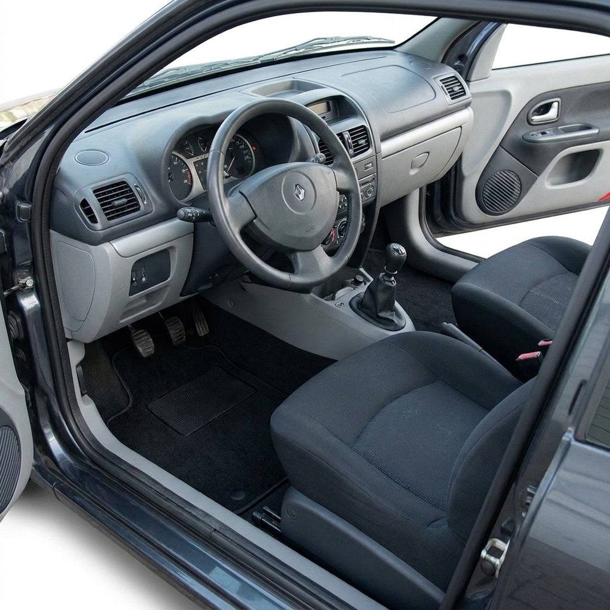 Tappetini in moquette Astro montati su Renault Clio II 3/5 porte e Sportourer (1998-2005)