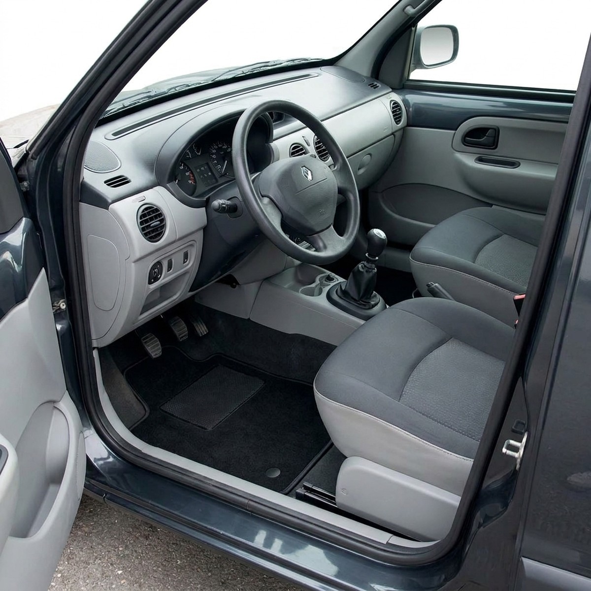 Tappetini in moquette Astro montati su Renault Kangoo 5 posti (1997-2008)
