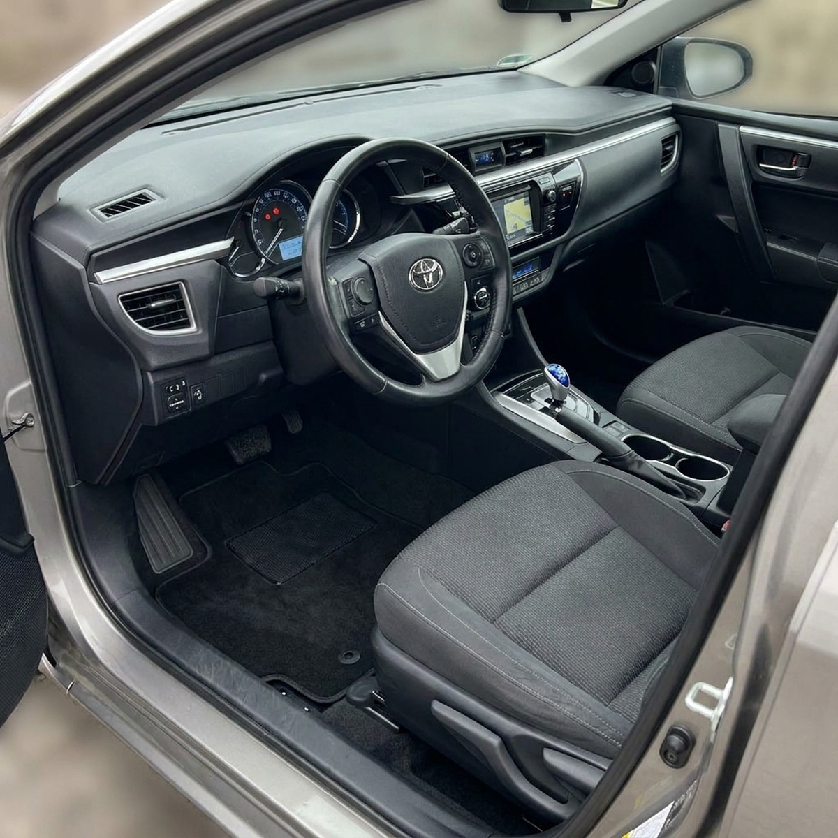 Tappetini in moquette Astro montati su Toyota Auris Hybrid (2013-)
