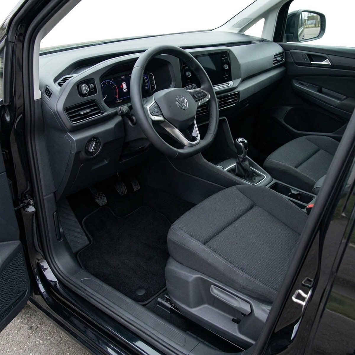 Tappetini in moquette Astro montati su Volkswagen Caddy 5 posti (2021-)