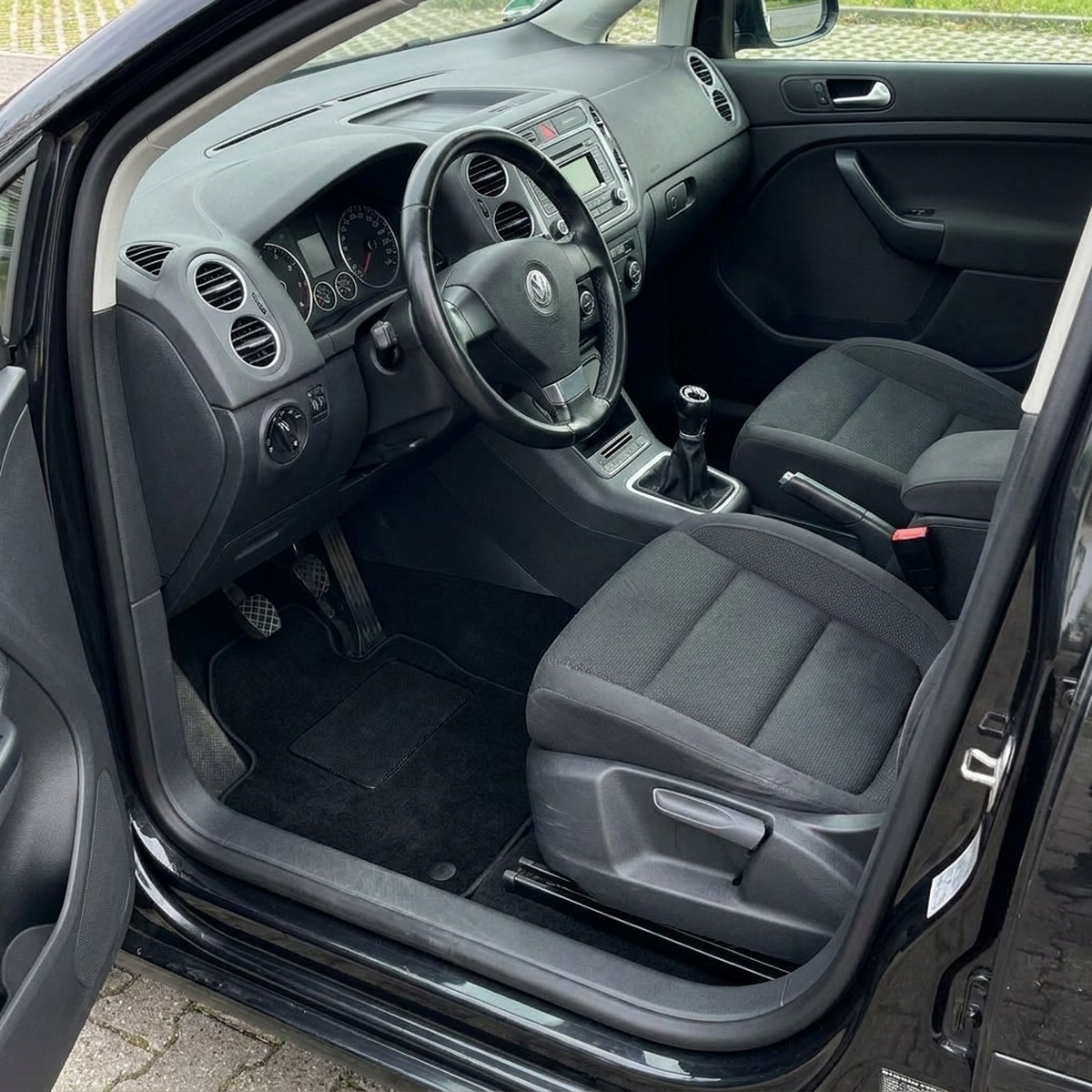 Tappetini in moquette Astro montati su Volkswagen Golf Plus (2005-2014)
