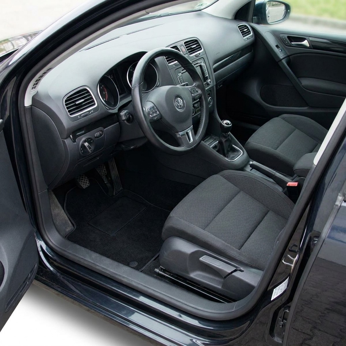Tappetini in moquette Astro montati su Volkswagen Golf VI Variant (2009-2013)