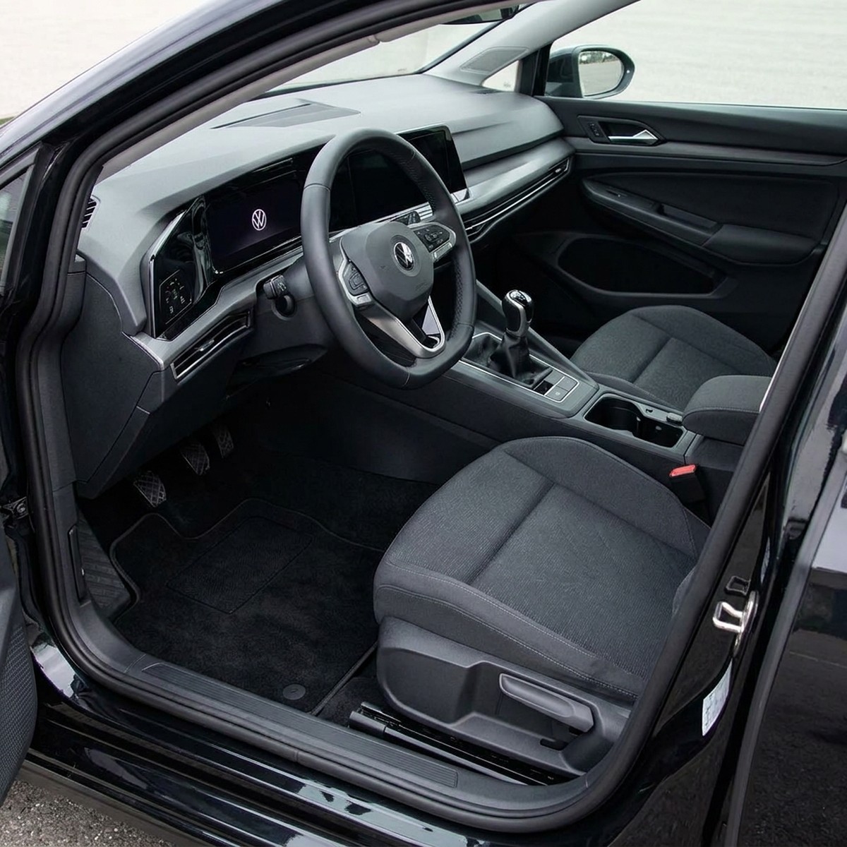 Tappetini in moquette Astro montati su Volkswagen Golf Viii (2020-)